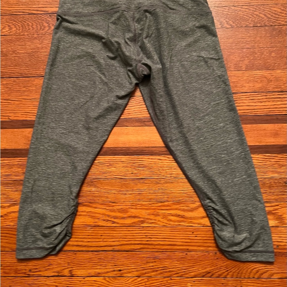 Lululemon Cropped Ruched Waist Band Grey Capri Leggings Women’s Sz 10 VHTF EUC - Picture 4 of 14